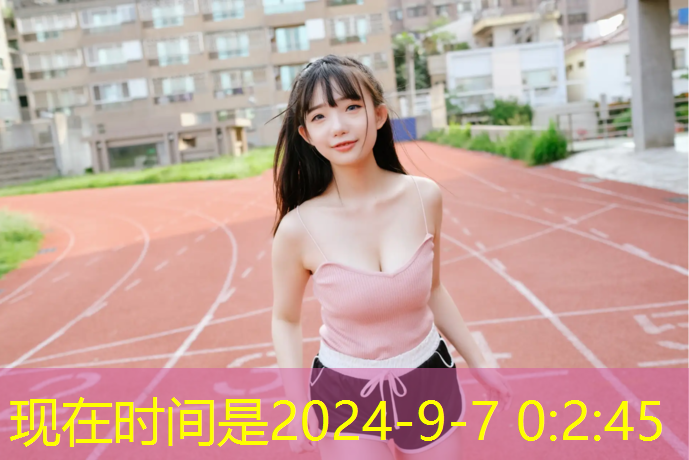 健身房室内练腹肌的动作